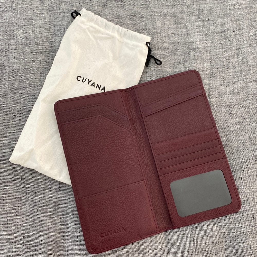 Cuyana passport folio/wallet maroon leather like new